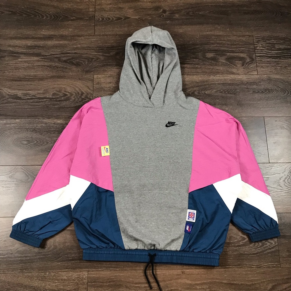 Nike Sportswear Women’s 90’s Retro Style Hooded Windbreaker Sweater Size Small